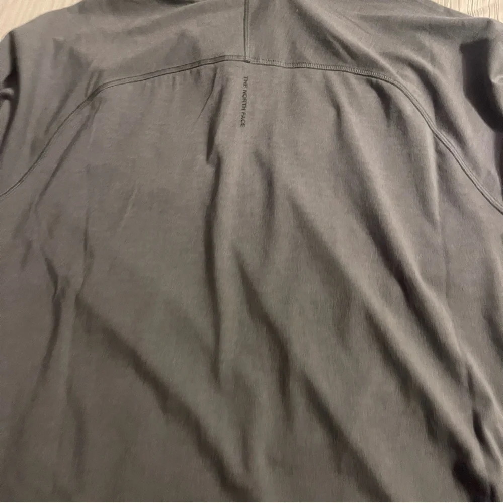 The North Face gray long‎ sleeve lightweight pullover, size XL